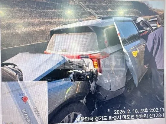 Photo 2 of 7: 2017 Hyundai Santa Fe, VIN KMHSW81UBHU759029 — Korean insurance auction