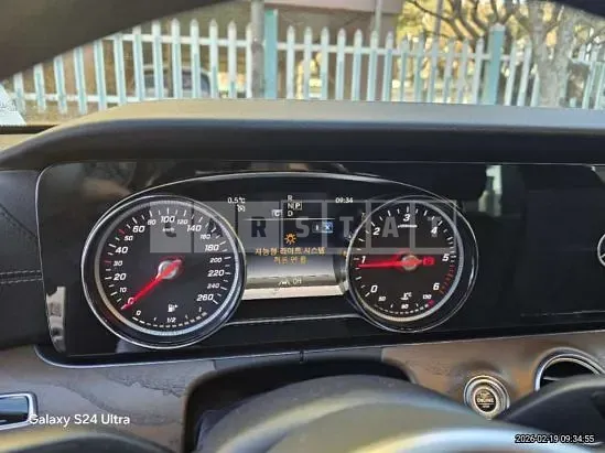 Photo 2 of 20: 2019 Mercedes-Benz E220 d 4Matic, VIN WDDZF0FBXKA530378 — Korean insurance auction