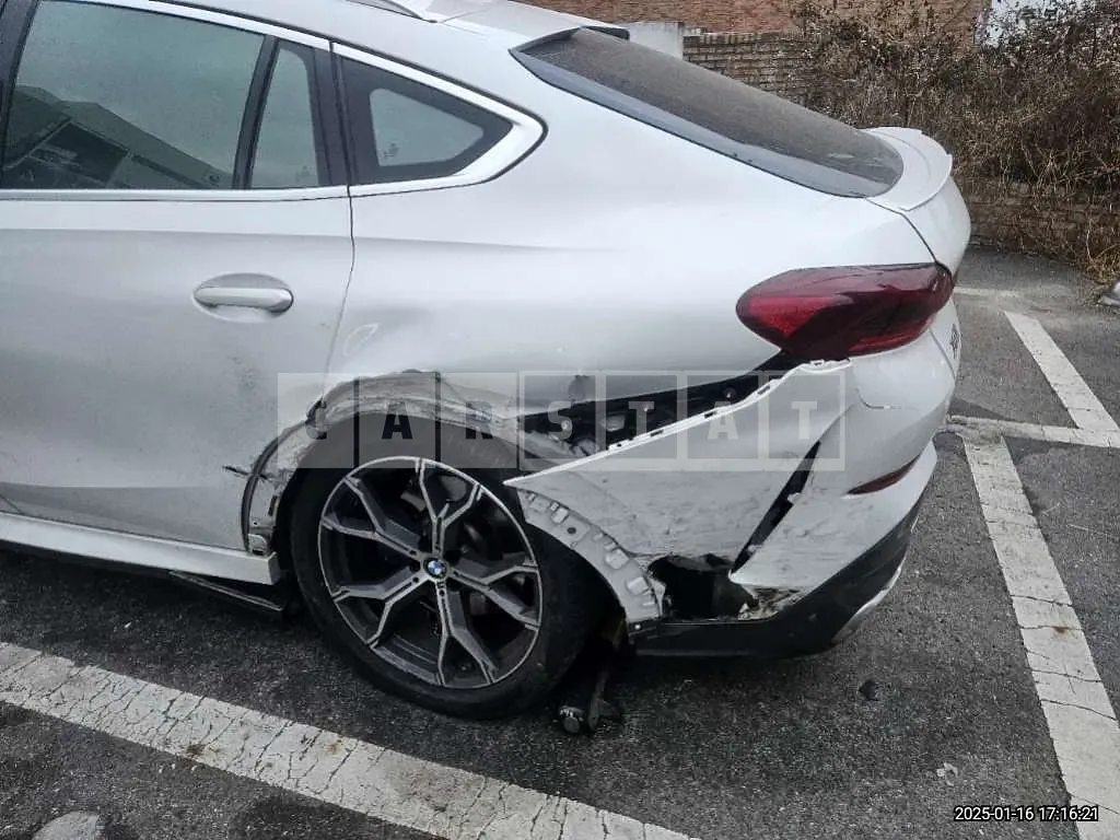 Photo 2 of 13: 2021 BMW X6 xDrive 40i — Korean insurance auction