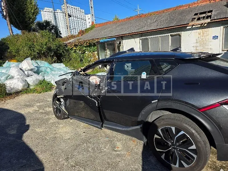 Photo 2 of 8: 2024 Kia EV6 — Korean insurance auction