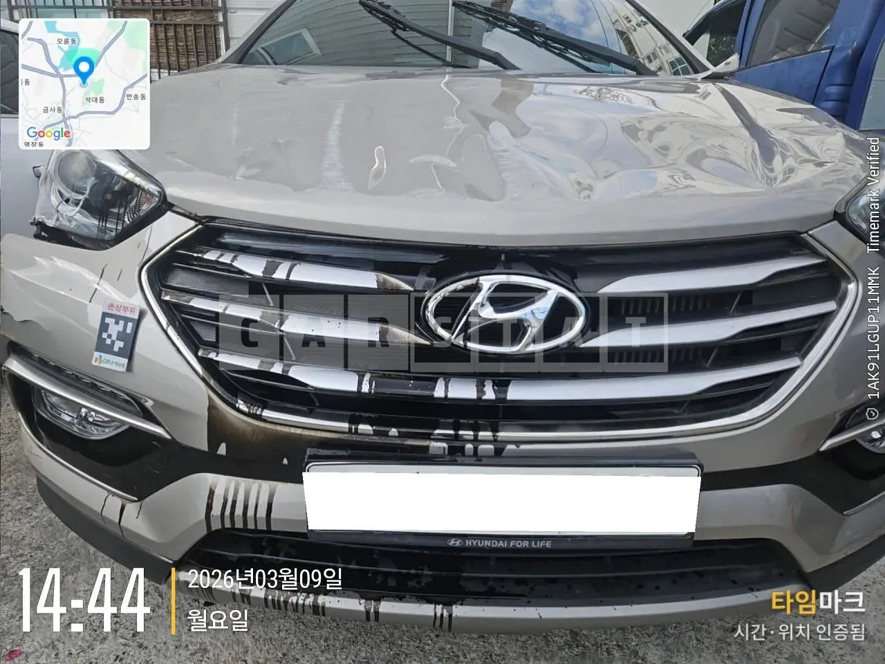 Photo 2 of 37: 2017 Hyundai Santa Fe, VIN KMHSW81UBHU762331 — Korean insurance auction