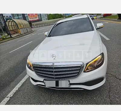 Photo 1 of 17: 2018 Mercedes-Benz E220 d 4Matic — Korean insurance auction