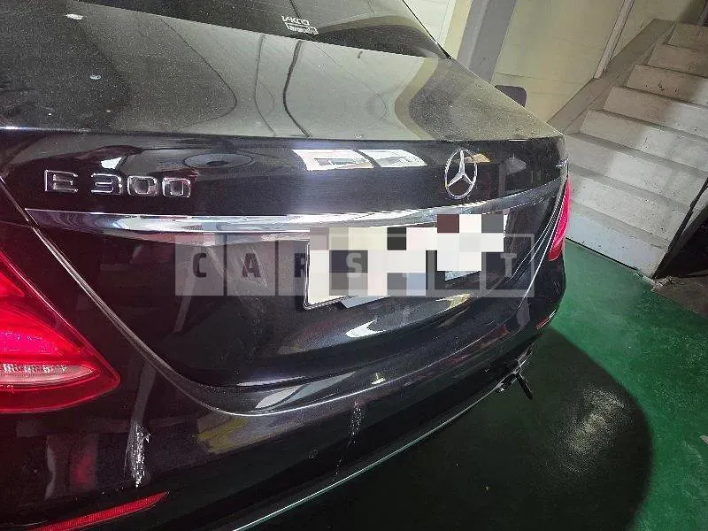 Photo 2 of 10: 2020 Mercedes-Benz E 300 4Matic — Korean insurance auction