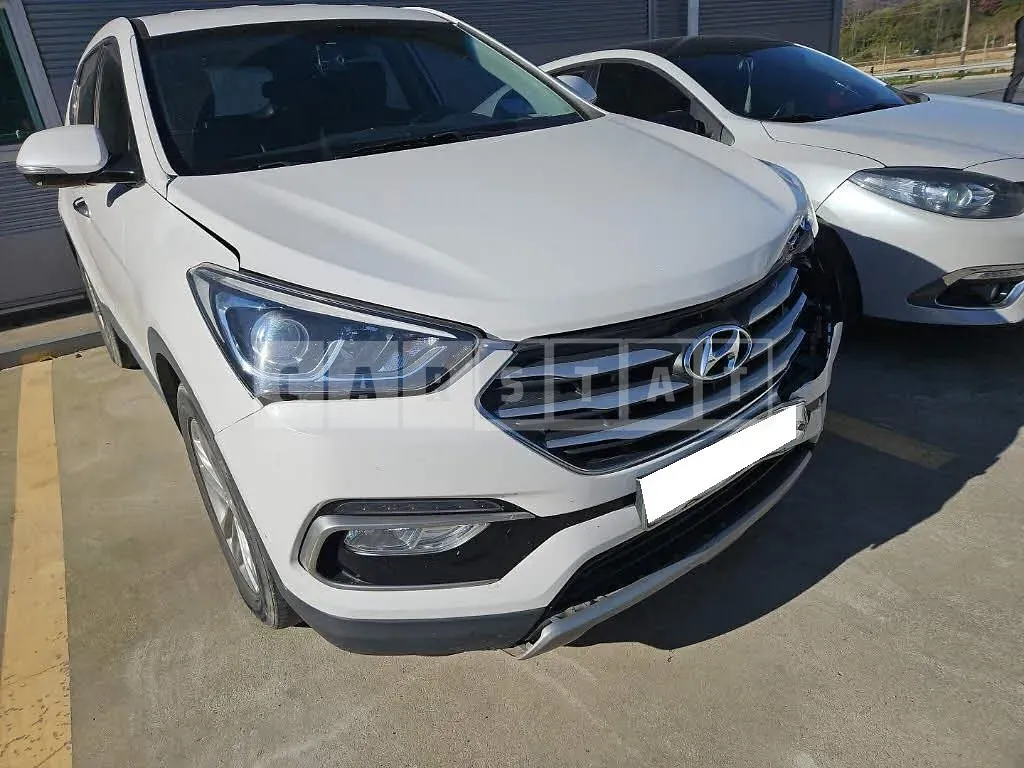 Photo 2 of 11: 2015 Hyundai Santa Fe, VIN KMHSU81UBGU609824 — Korean insurance auction