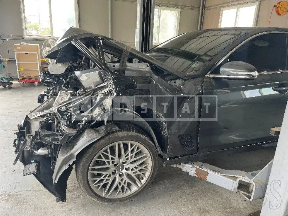 Photo 2 of 12: 2021 Genesis G70 2.0T — Korean insurance auction