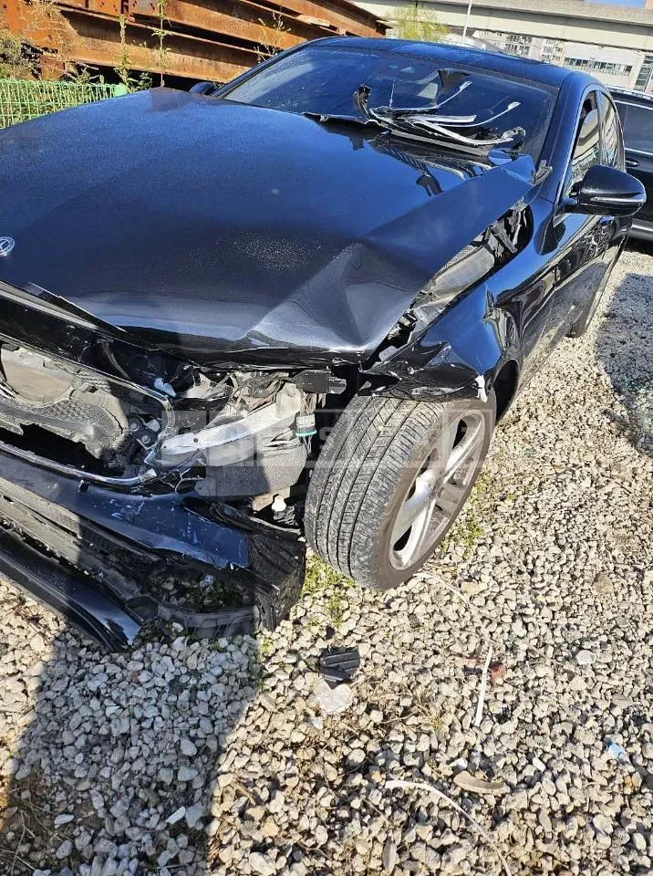 Photo 2 of 10: 2018 Mercedes-Benz E200 — Korean insurance auction