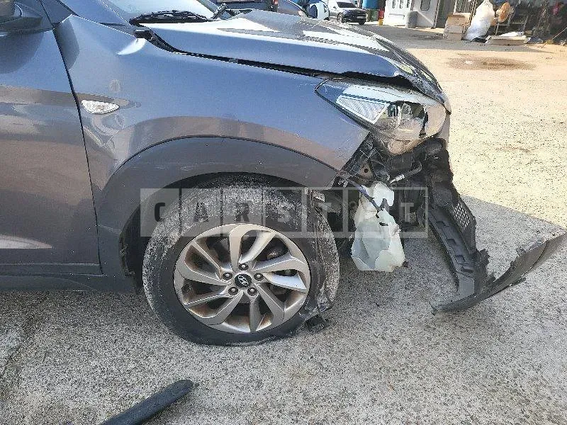 Photo 2 of 8: 2015 Hyundai Tucson TL — Korean insurance auction