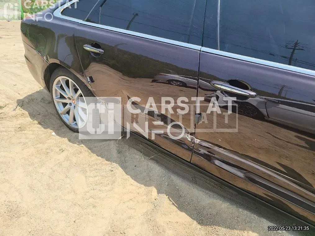 Photo 2 of 16: 2015 Jaguar XJ 3.0 d, VIN SAJAA2229FNV77974 — Korean insurance auction