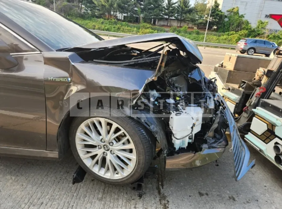 Photo 2 of 8: 2019 Toyota Camry Hybrid, VIN JTNB21HK5K3049576 — Korean insurance auction