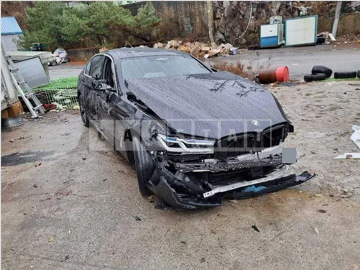 Photo 2 of 56: 2021 BMW 530e, VIN WBA51AG00MCG71848 — Korean insurance auction
