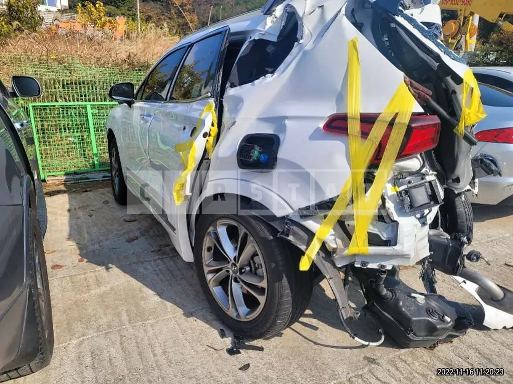 Photo 2 of 24: 2019 Hyundai Santa Fe, VIN KMHS581CDKU117244 — Korean insurance auction