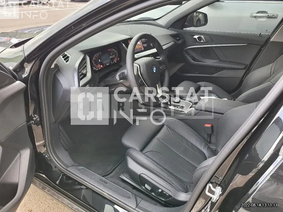 Photo 2 of 17: 2022 BMW Calm 120i — Korean insurance auction