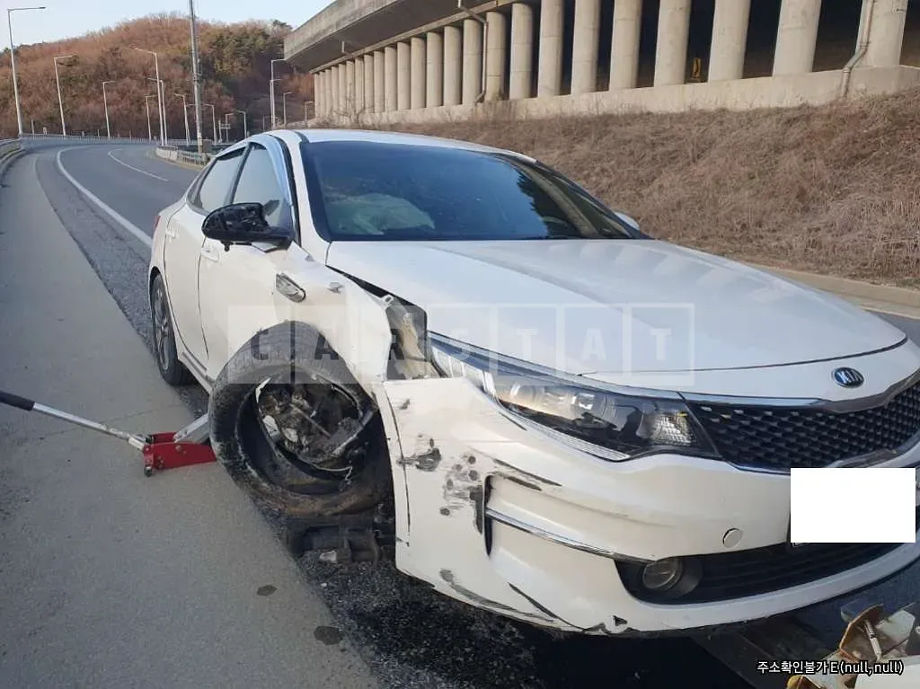 Photo 2 of 17: 2015 Kia K5, VIN KNAGT415GGA000466 — Korean insurance auction