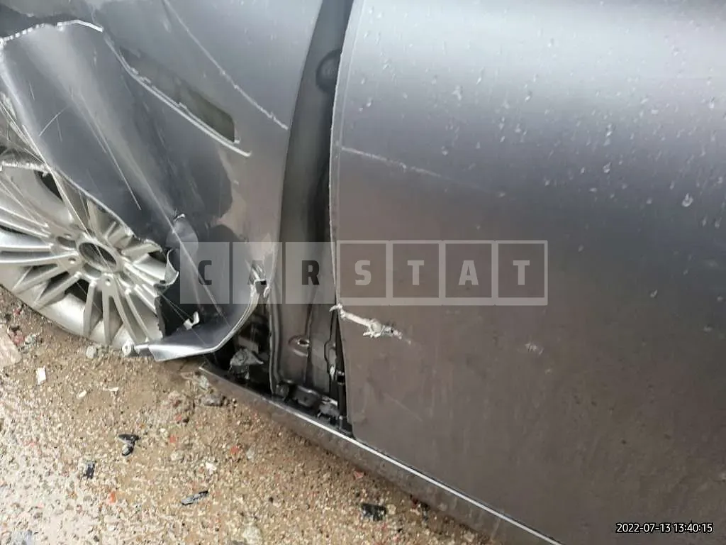Photo 2 of 19: 2015 BMW 520d, VIN WBA5E5102FG064363 — Korean insurance auction