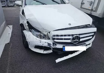 Photo 1 of 19: 2018 Mercedes-Benz E 300, VIN WDDZF4JB8JA387881 — Korean insurance auction