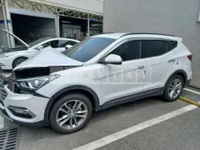 Photo 2 of 7: 2017 Hyundai Santa Fe, VIN KMHSW81UBHU754391 — Korean insurance auction
