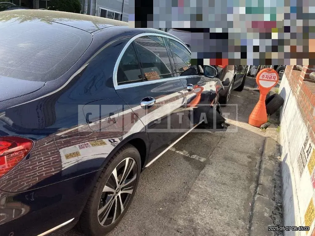 Photo 2 of 18: 2019 Mercedes-Benz E300 e — Korean insurance auction