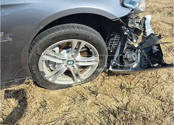 Photo 2 of 37: 2015 BMW 530d xDrive, VIN WBA5D310XFD578244 — Korean insurance auction