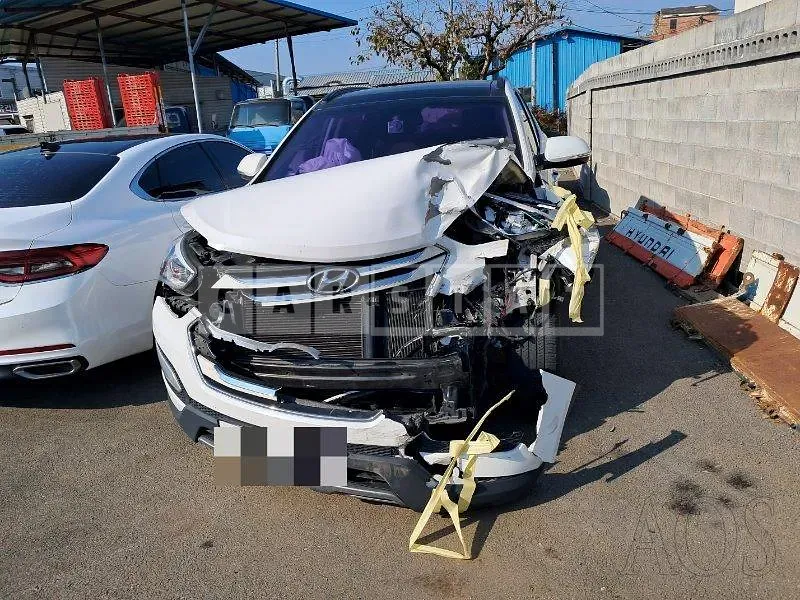 Photo 2 of 18: 2014 Hyundai Santa Fe, VIN KMHSU81UBFU371401 — Korean insurance auction