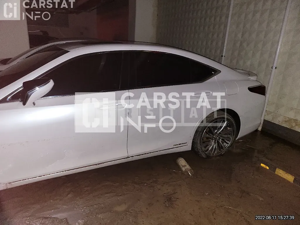 Photo 2 of 5: 2018 Lexus Subxus ES300h — Korean insurance auction