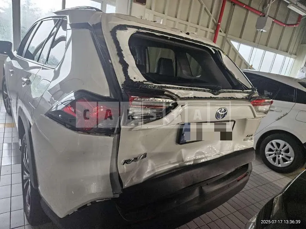 Photo 2 of 11: 2022 Toyota Love 4 — Korean insurance auction