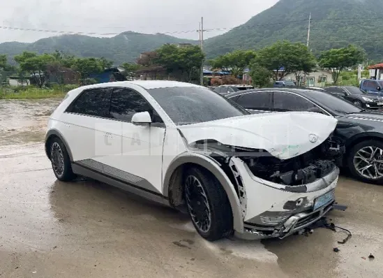 Photo 2 of 28: 2022 Hyundai IONIQ 5 — Korean insurance auction