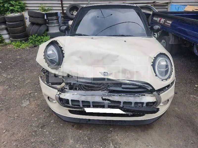 Photo 2 of 25: 2018 MINI 미니쿠퍼 Five-Door, VIN WMWXU110XK2H33977 — Korean insurance auction