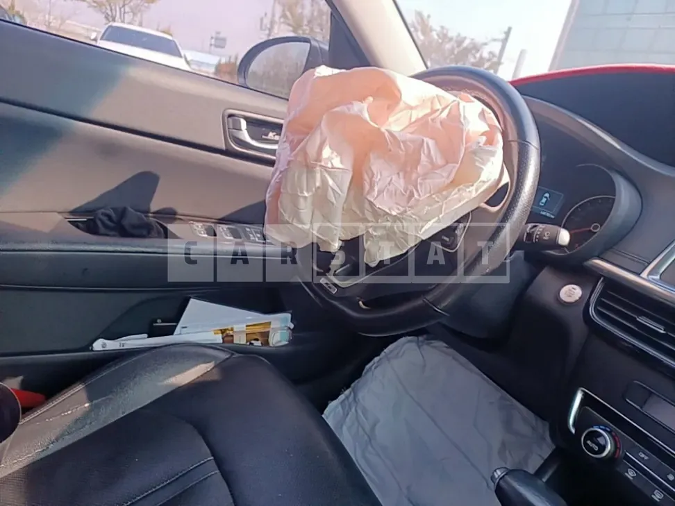 Photo 2 of 11: 2016 Kia K5 2.0, VIN KNAGU411BGA099622 — Korean insurance auction