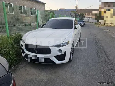 Photo 1 of 26: 2019 Maserati Levante S — Korean insurance auction