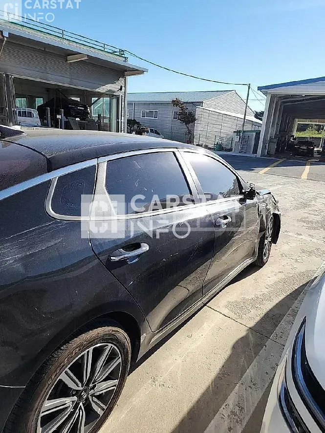 Photo 2 of 18: 2018 Kia K5 2.0 — Korean insurance auction