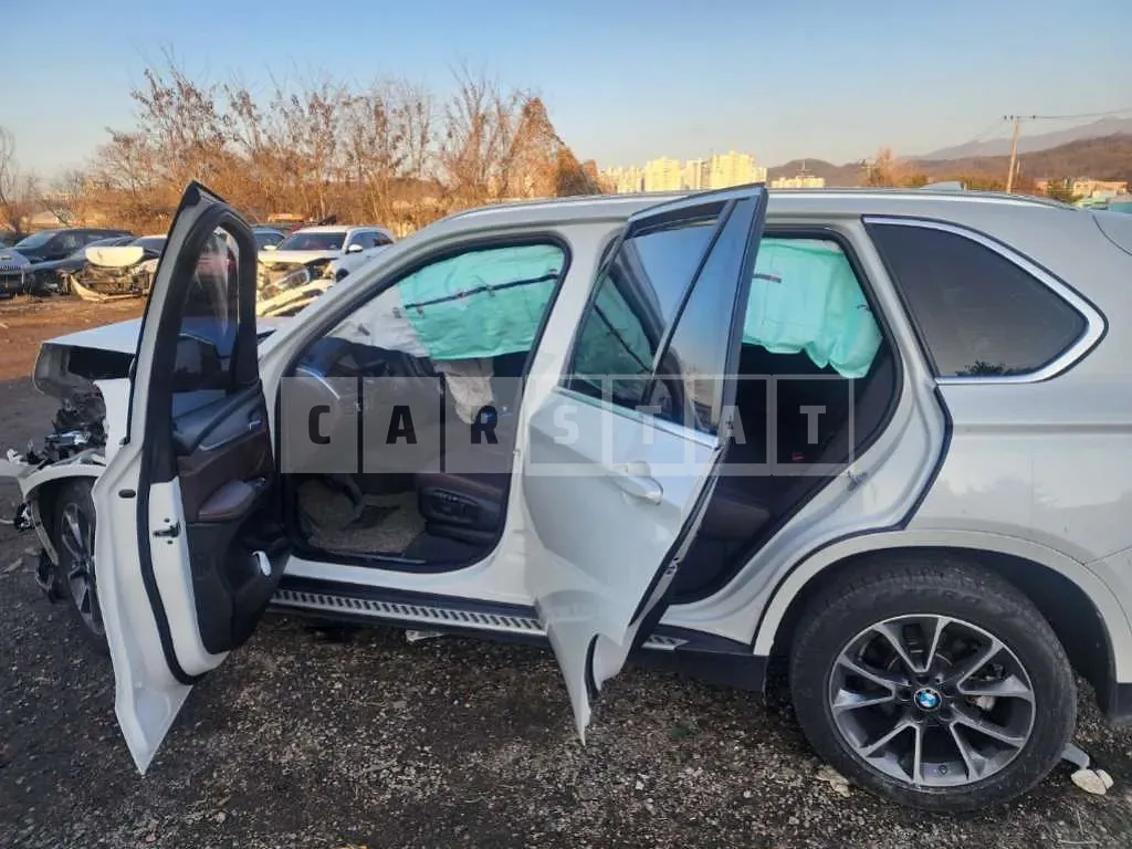 Photo 2 of 3: 2018 BMW X5 xDrive 30d, VIN WBAKS4105J0Y67367 — Korean insurance auction