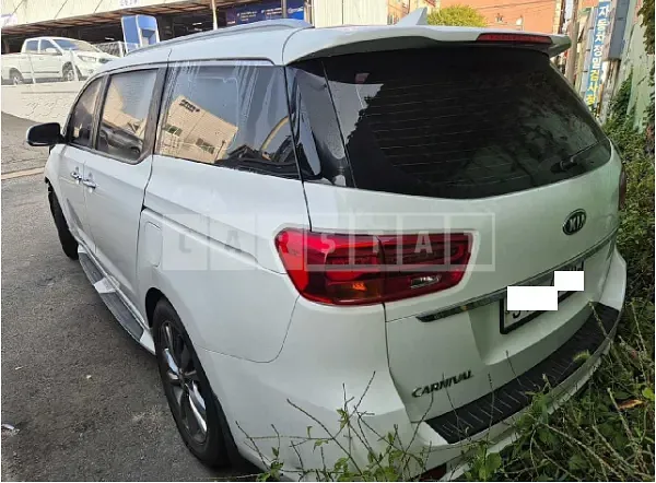 Photo 2 of 10: 2019 Kia Carnival — Korean insurance auction