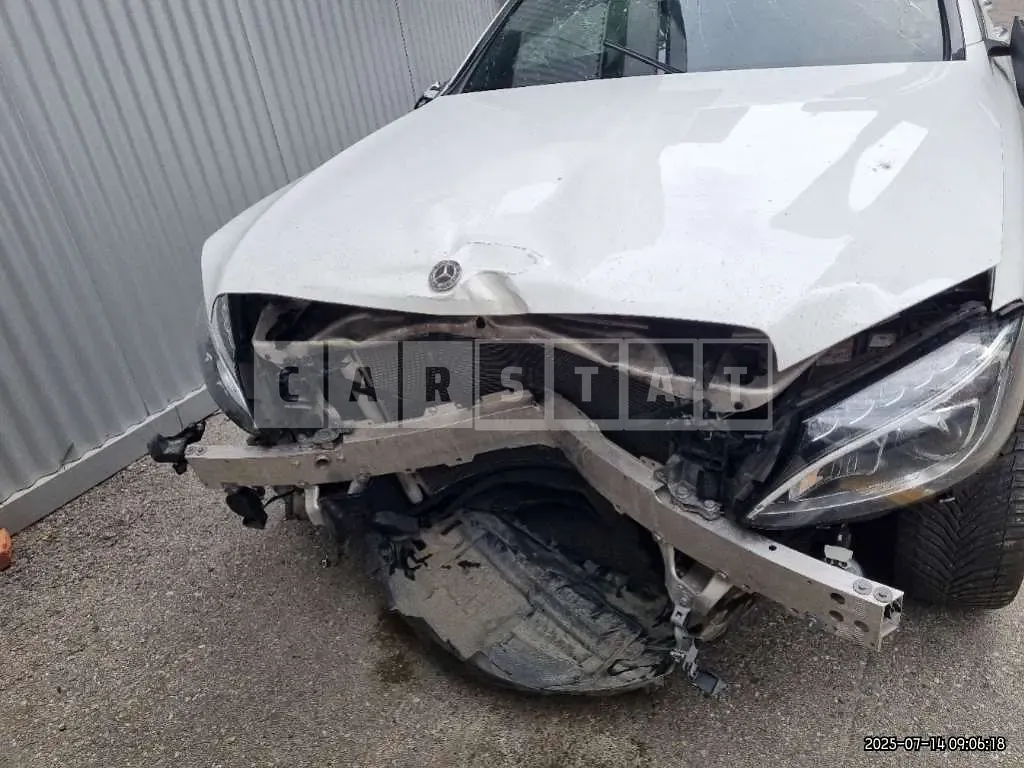Photo 2 of 24: 2018 Mercedes-Benz C200 — Korean insurance auction