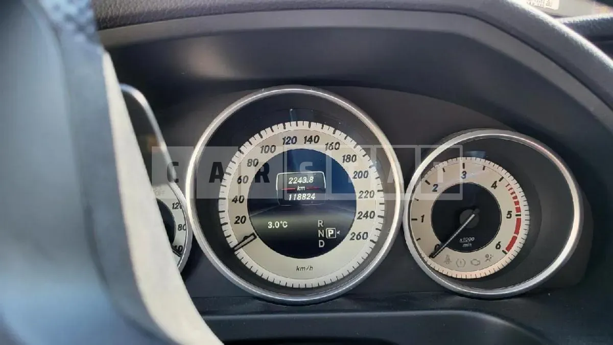 Photo 2 of 20: 2015 Mercedes-Benz Chimbenz E250 BlueTec 4Matic, VIN WDDHF9HB6GB201322 — Korean insurance auction