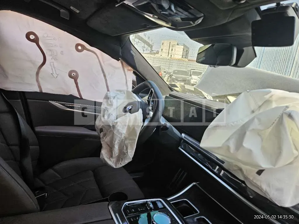 Photo 2 of 12: 2023 BMW 740i — Korean insurance auction