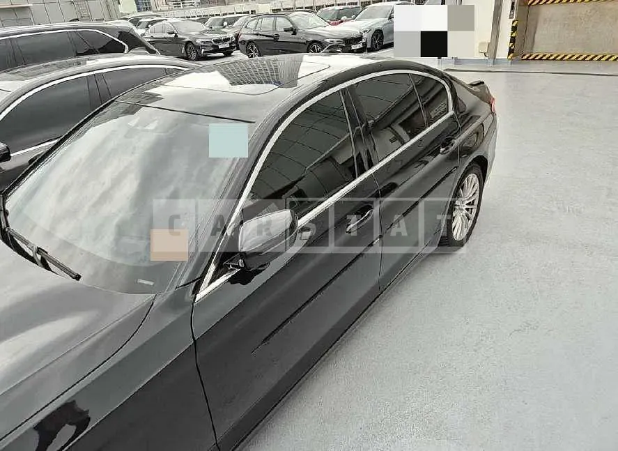 Photo 2 of 13: 2019 BMW 520i Luxury — Korean insurance auction