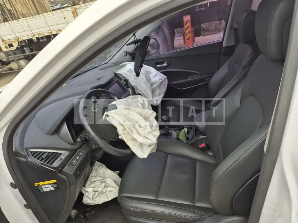 Photo 2 of 6: 2015 Hyundai Santa Fe, VIN KMHSW81UBFU479828 — Korean insurance auction