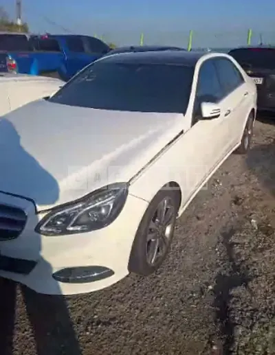 Photo 1 of 50: 2016 Mercedes-Benz E 300 4Matic — Korean insurance auction
