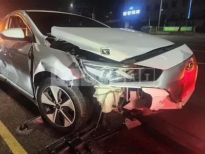 Photo 1 of 15: 2017 Hyundai IONIQ Electric, VIN KMHC851HFJU018993 — Korean insurance auction