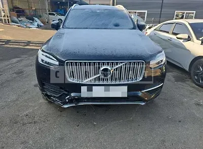 Photo 1 of 32: 2017 Volvo XC90T6 AWD, VIN YV1LFA22CH1146120 — Korean insurance auction