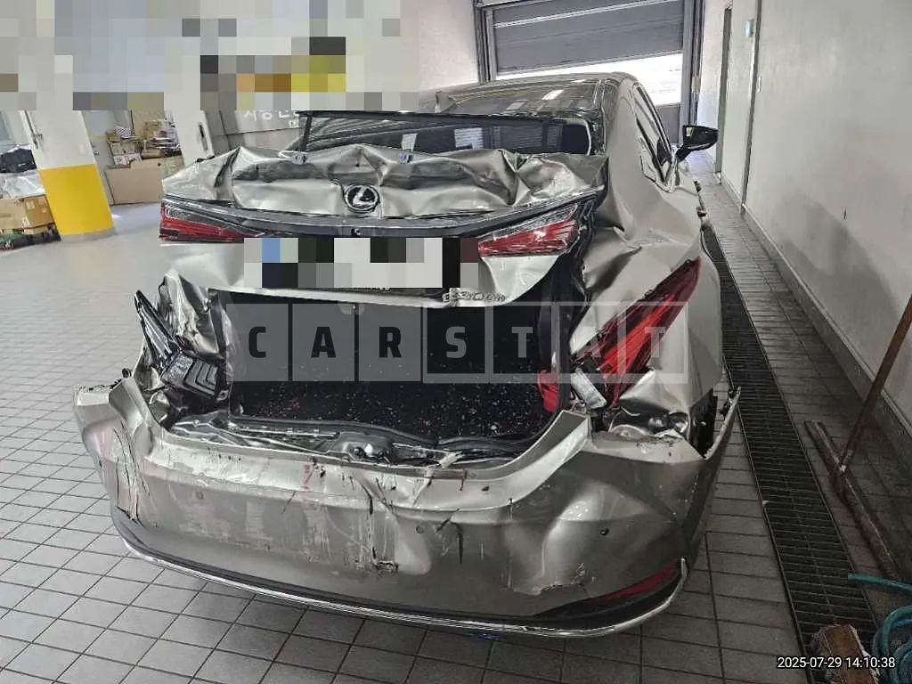 Photo 2 of 14: 2025 Lexus ES300h — Korean insurance auction