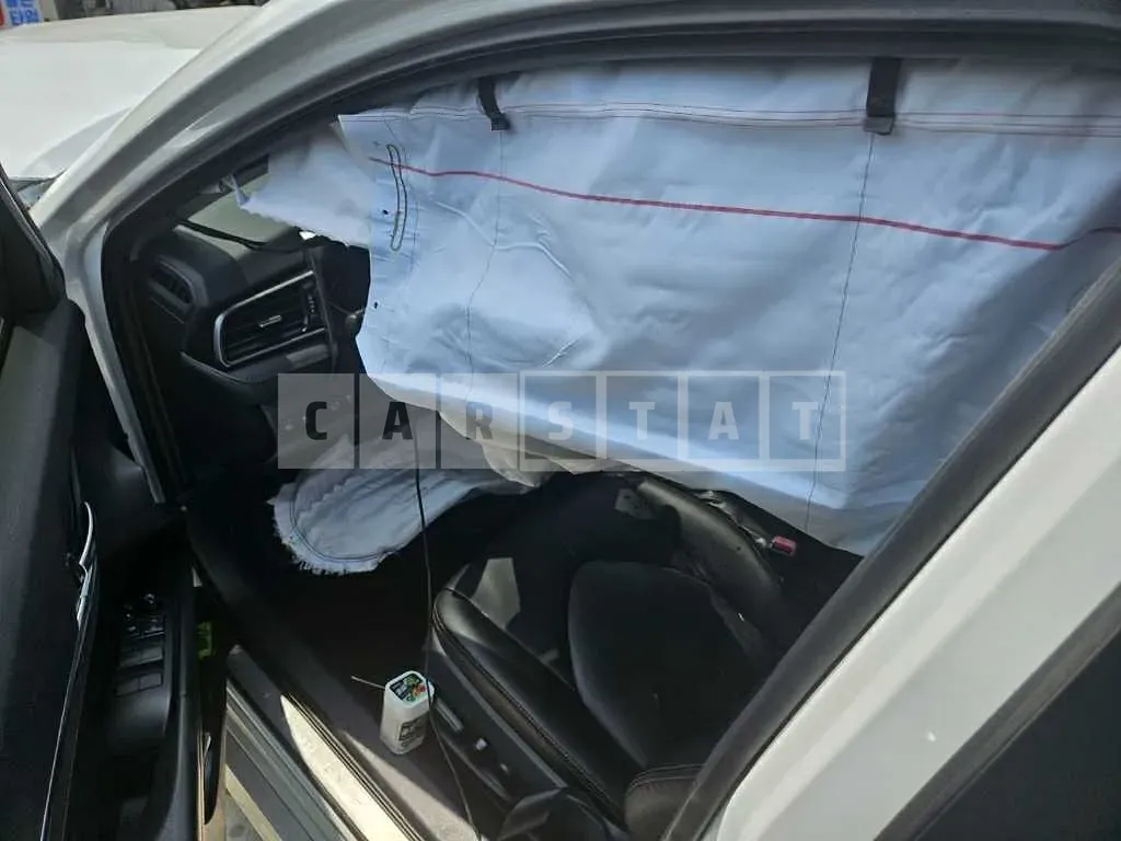 Photo 2 of 4: 2022 Toyota Camry Hybrid The — Korean insurance auction