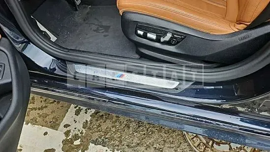 Photo 2 of 11: 2021 BMW 520i — Korean insurance auction