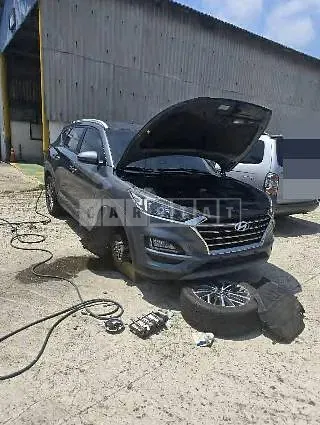 Photo 2 of 29: 2018 Hyundai Tucson TL — Korean insurance auction