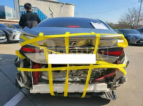 Photo 2 of 37: 2021 Lexus ES300h — Korean insurance auction
