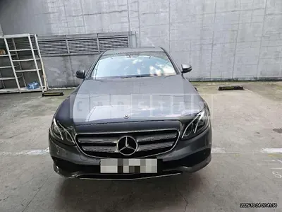 Photo 1 of 21: 2018 Mercedes-Benz E200 — Korean insurance auction