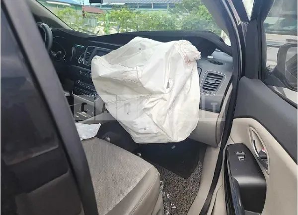 Photo 2 of 12: 2020 Kia Carnival — Korean insurance auction