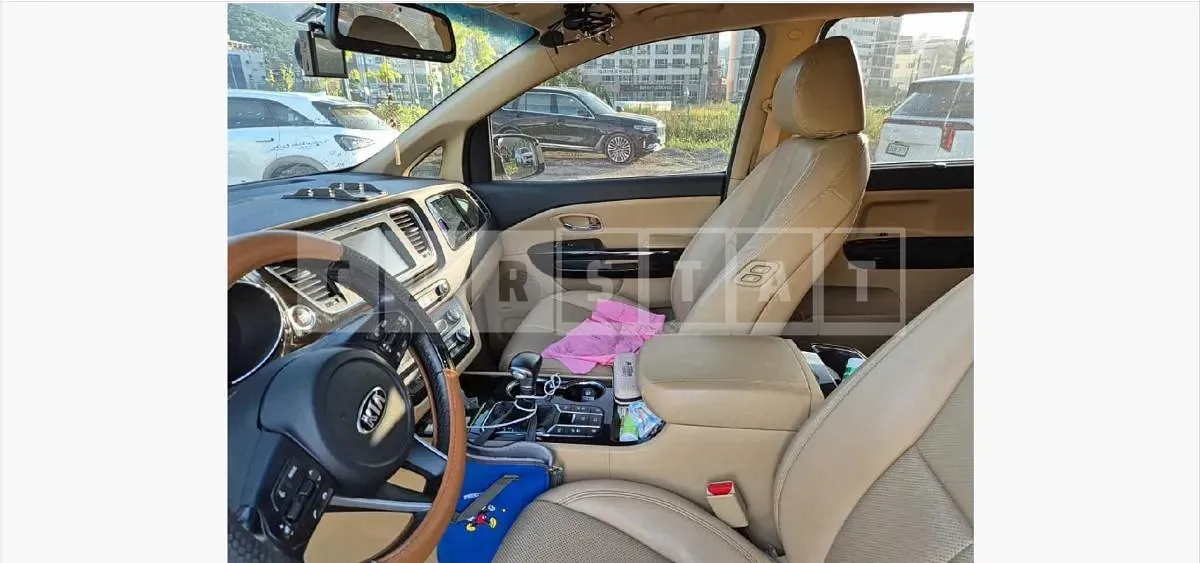 Photo 2 of 9: 2018 Kia Carnival Limousine — Korean insurance auction