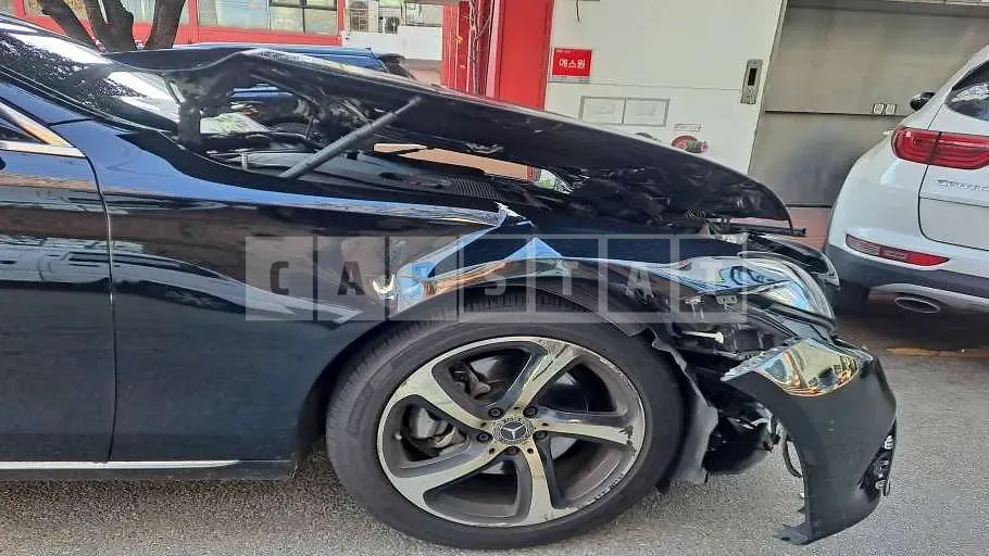 Photo 2 of 18: 2020 Mercedes-Benz E 250 — Korean insurance auction