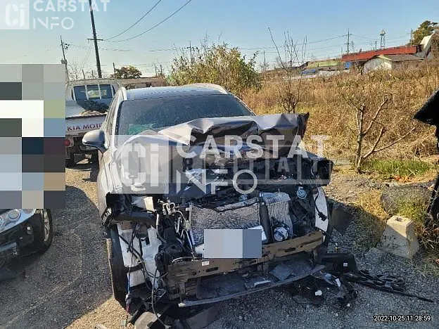Photo 2 of 14: 2018 Hyundai Santa Fe, VIN KMHSW81UBJU782437 — Korean insurance auction